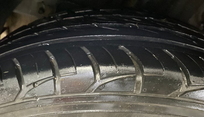 2015 Hyundai Elite i20 SPORTZ 1.2, CNG, Manual, 71,385 km, Right Rear Tyre Tread