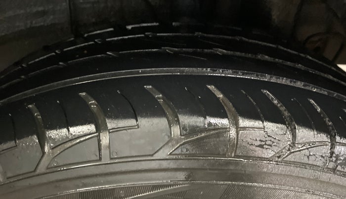 2015 Hyundai Elite i20 SPORTZ 1.2, CNG, Manual, 71,385 km, Left Rear Tyre Tread