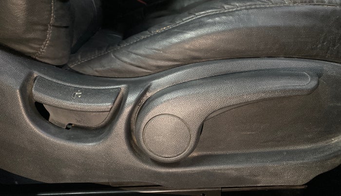 2015 Hyundai Elite i20 SPORTZ 1.2, CNG, Manual, 71,385 km, Driver Side Adjustment Panel