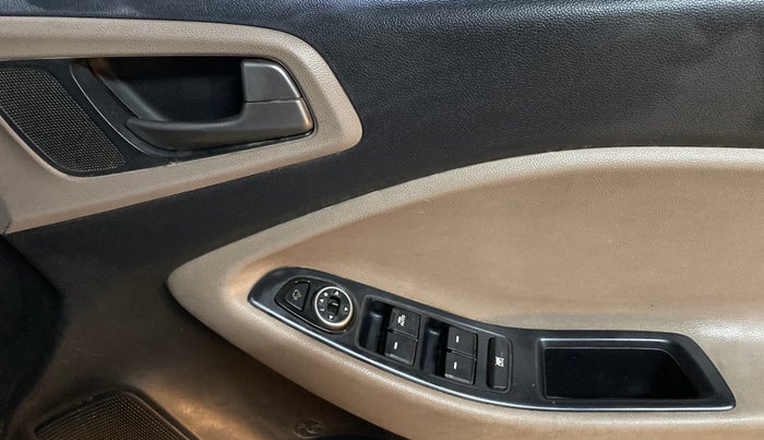 2015 Hyundai Elite i20 SPORTZ 1.2, CNG, Manual, 71,385 km, Driver Side Door Panels Control