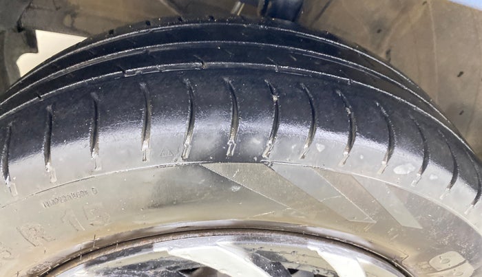 2017 Maruti Baleno DELTA PETROL 1.2, Petrol, Manual, 1,02,714 km, Left Front Tyre Tread