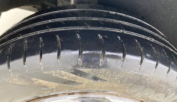 2017 Maruti Baleno DELTA PETROL 1.2, Petrol, Manual, 1,02,714 km, Right Rear Tyre Tread