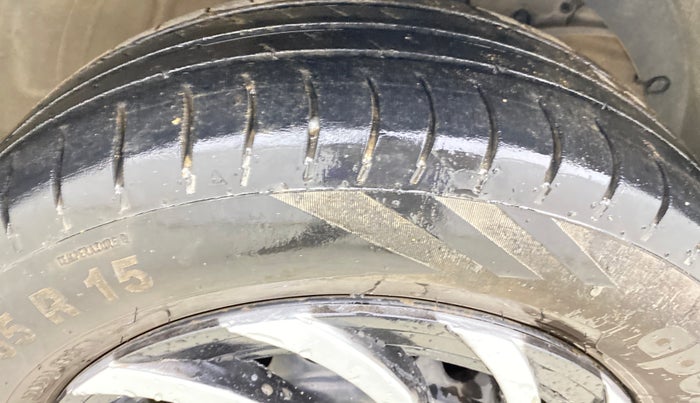 2017 Maruti Baleno DELTA PETROL 1.2, Petrol, Manual, 1,02,714 km, Right Front Tyre Tread