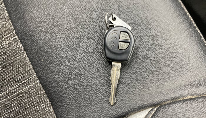 2017 Maruti Baleno DELTA PETROL 1.2, Petrol, Manual, 1,02,714 km, Key Close Up