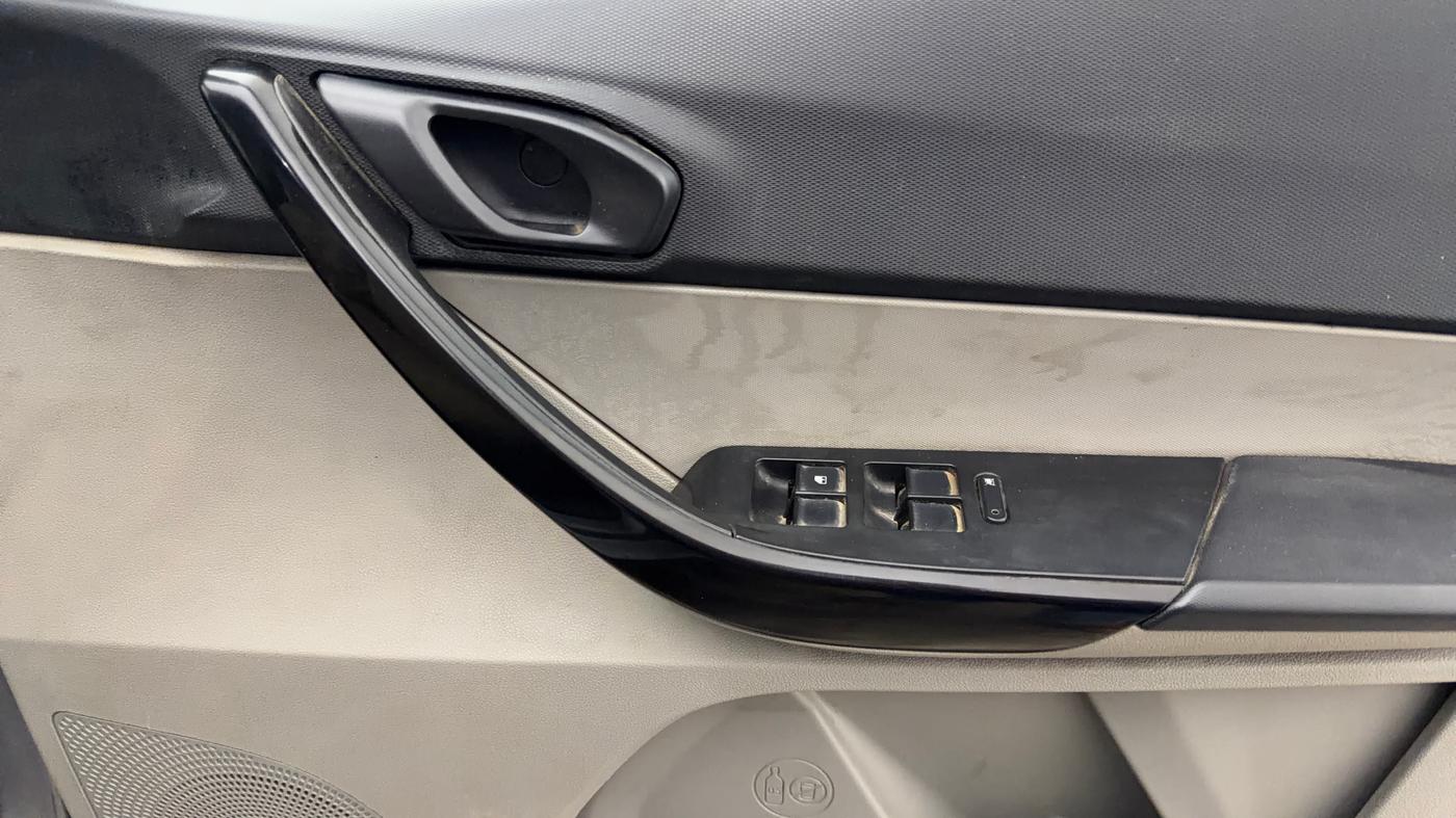 2018 Tata Tiago XM PETROL, Petrol, Manual, 73,455 km, Driver Side Door Panels Control