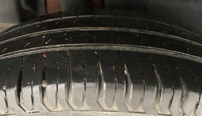 2018 Maruti Dzire VXI, Petrol, Manual, 40,701 km, Right Rear Tyre Tread