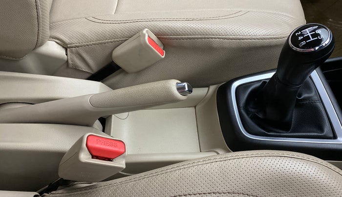 2018 Maruti Dzire VXI, Petrol, Manual, 40,701 km, Gear Lever