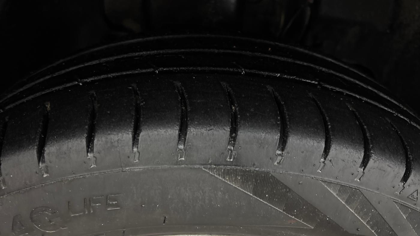 2018 Tata Tiago XZA PETROL, Petrol, Automatic, 77,339 km, Right Front Tyre Tread