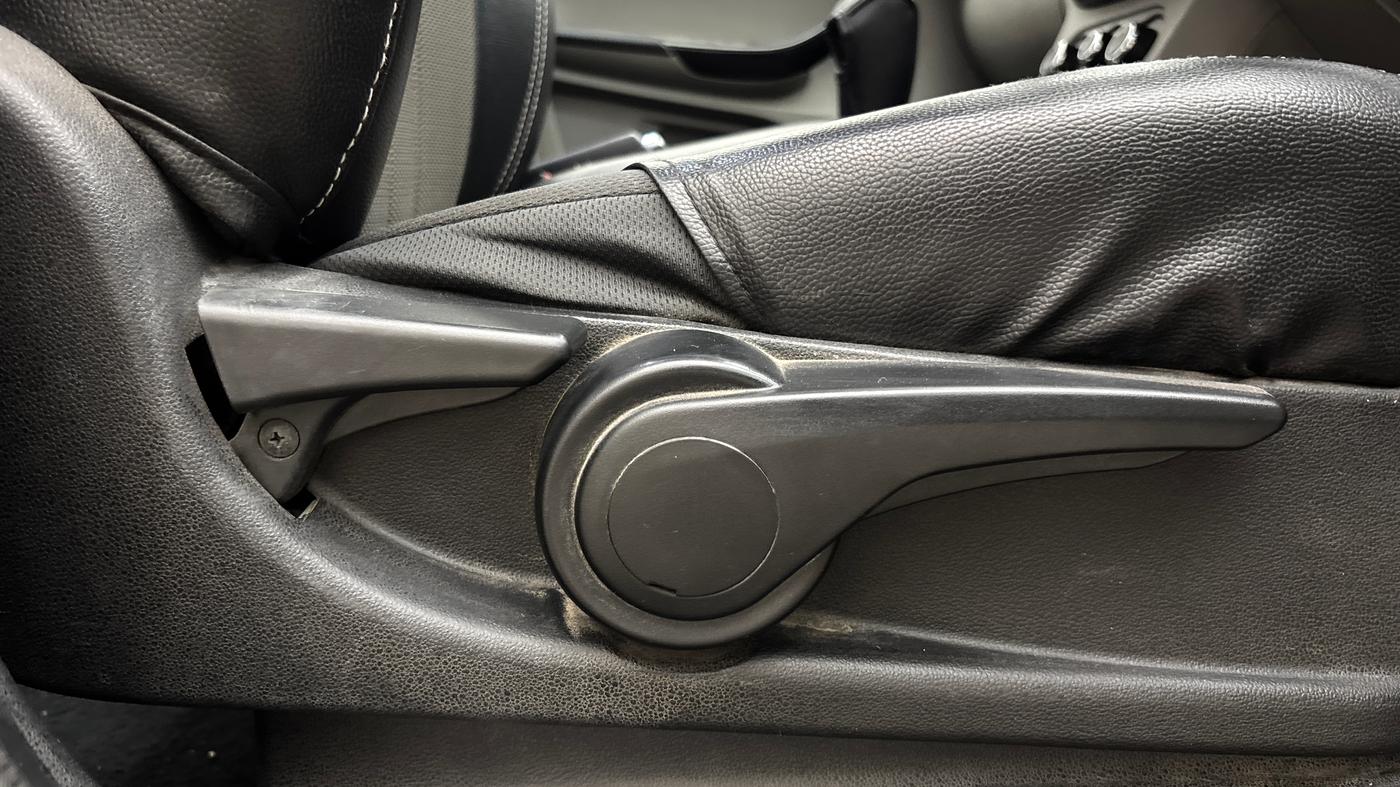 2018 Tata Tiago XZA PETROL, Petrol, Automatic, 77,339 km, Driver Side Adjustment Panel