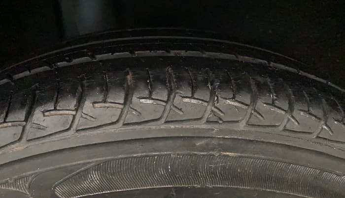2019 Maruti Baleno DELTA PETROL 1.2, Petrol, Manual, 42,883 km, Right Rear Tyre Tread