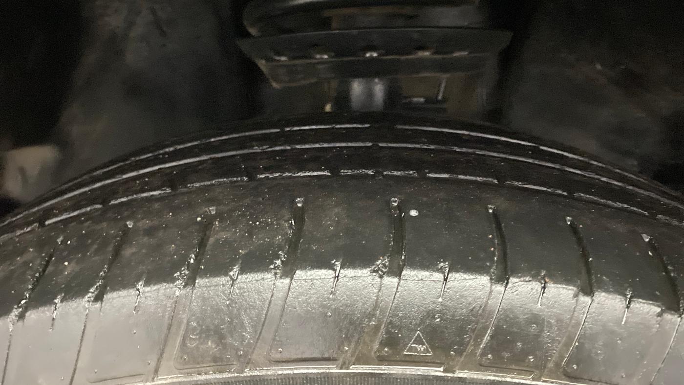 2021 Tata Harrier XZA 2.0L, Diesel, Automatic, 42,676 km, Left Front Tyre Tread