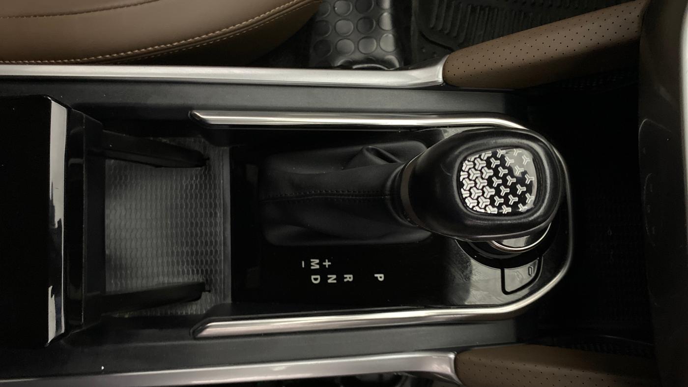 2021 Tata Harrier XZA 2.0L, Diesel, Automatic, 42,676 km, Gear Lever