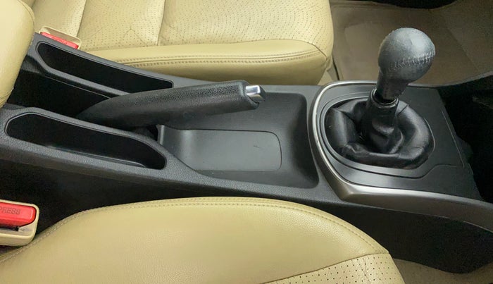 2015 Honda City 1.5L I-DTEC VX, Diesel, Manual, 1,01,412 km, Gear Lever