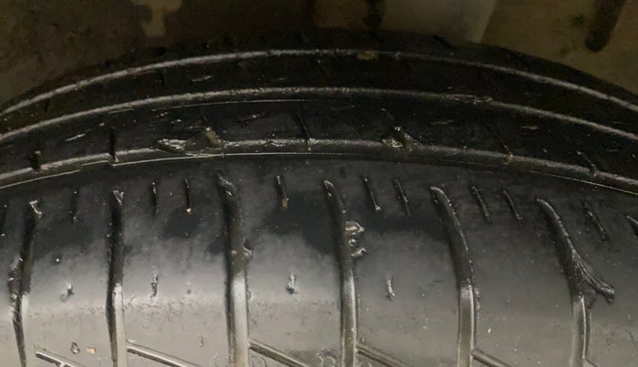 2019 Renault TRIBER RXZ, Petrol, Manual, 27,450 km, Left Rear Tyre Tread