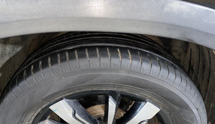 2019 MG HECTOR SHARP 1.5 DCT PETROL, Petrol, Automatic, 36,935 km, Right Front Tyre Tread