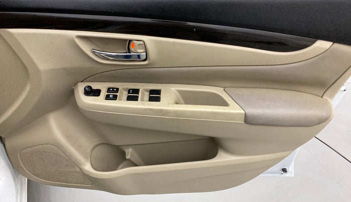 2015 Maruti Ciaz ZDI+, Diesel, Manual, 75,471 km, Driver Side Door Panels Control
