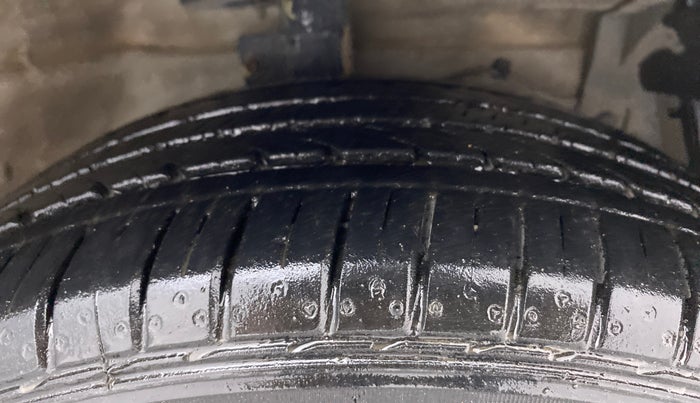 2015 Maruti Ciaz ZDI+, Diesel, Manual, 75,471 km, Right Front Tyre Tread