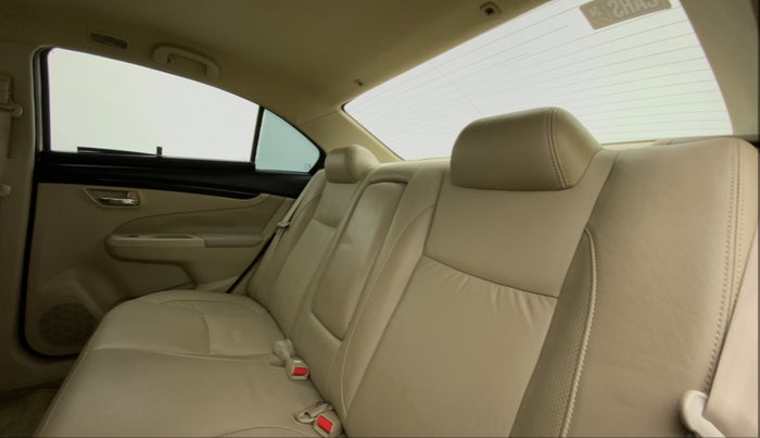 2015 Maruti Ciaz ZDI+, Diesel, Manual, 75,471 km, Right Side Rear Door Cabin