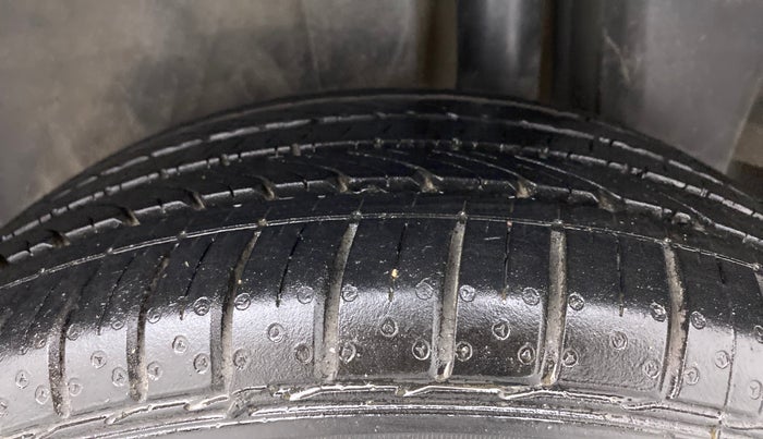 2015 Maruti Ciaz ZDI+, Diesel, Manual, 75,471 km, Left Rear Tyre Tread