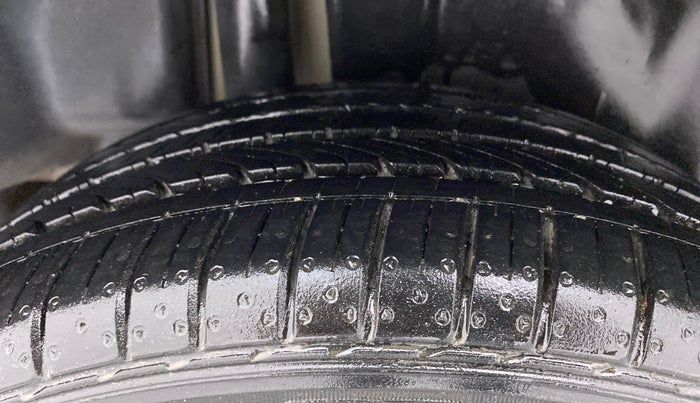 2015 Maruti Ciaz ZDI+, Diesel, Manual, 75,471 km, Right Rear Tyre Tread