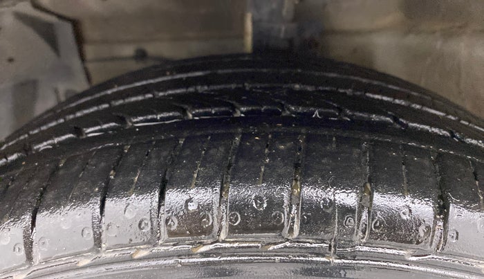 2015 Maruti Ciaz ZDI+, Diesel, Manual, 75,471 km, Left Front Tyre Tread