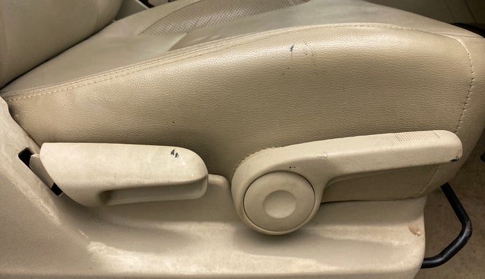 2015 Maruti Ciaz ZDI+, Diesel, Manual, 75,471 km, Driver Side Adjustment Panel