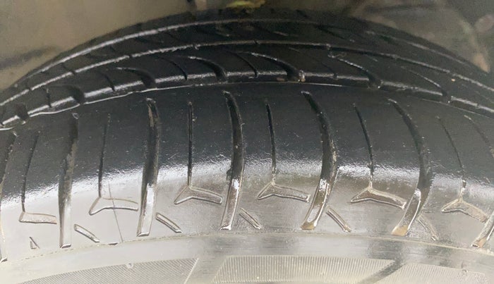 2018 Maruti Baleno DELTA PETROL 1.2, Petrol, Manual, 65,494 km, Right Front Tyre Tread