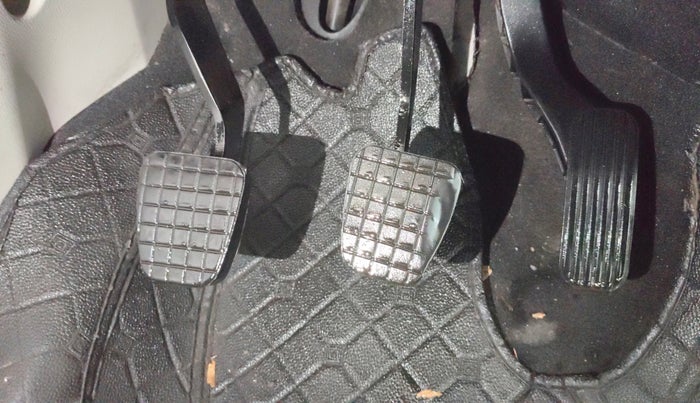 2022 Tata Safari XM, Diesel, Manual, 63,239 km, Pedals