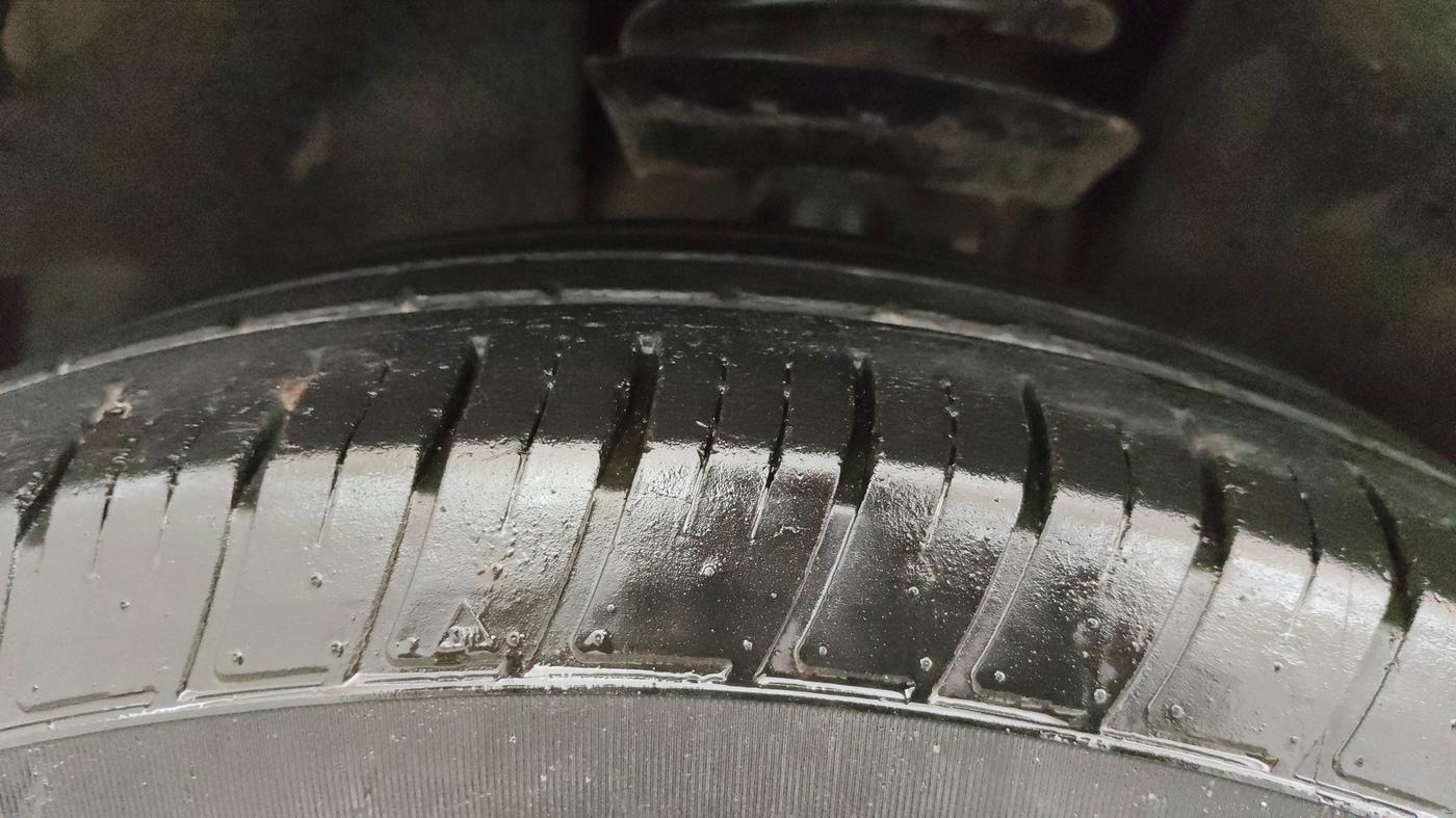 2022 Tata Safari XM, Diesel, Manual, 63,239 km, Left Front Tyre Tread