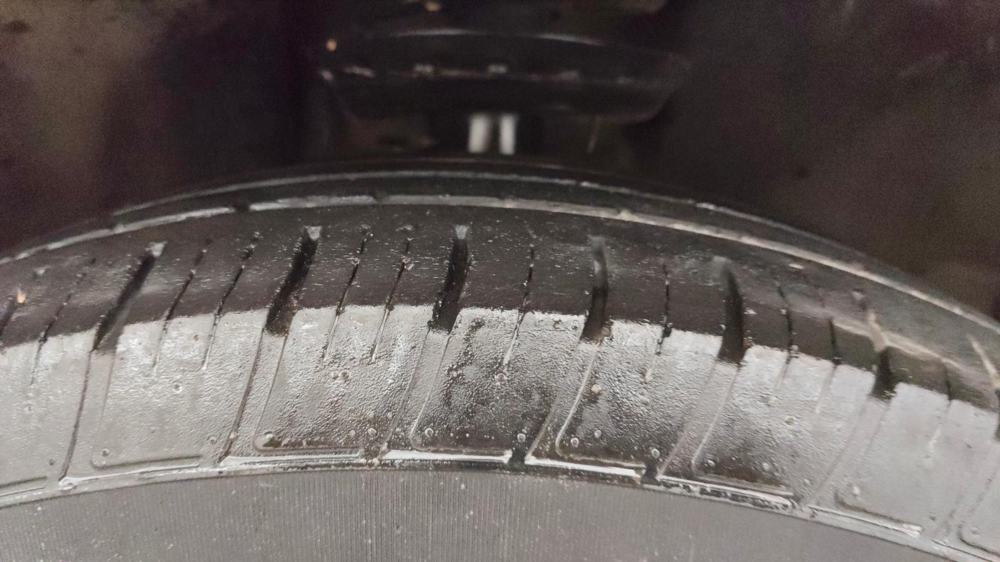 2022 Tata Safari XM, Diesel, Manual, 63,239 km, Right Front Tyre Tread