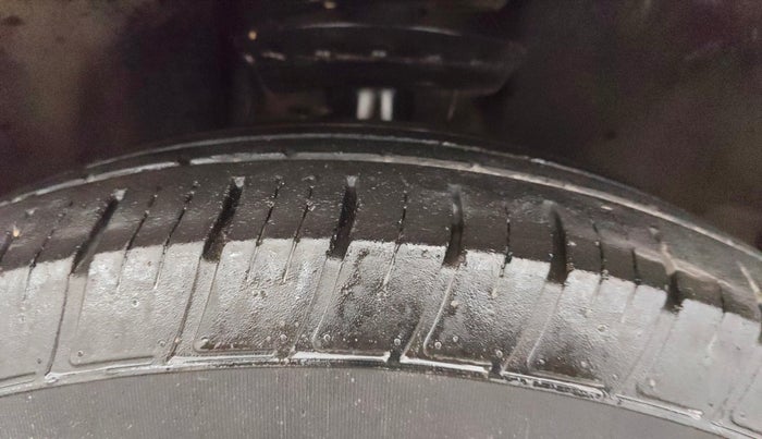 2022 Tata Safari XM, Diesel, Manual, 63,239 km, Right Front Tyre Tread