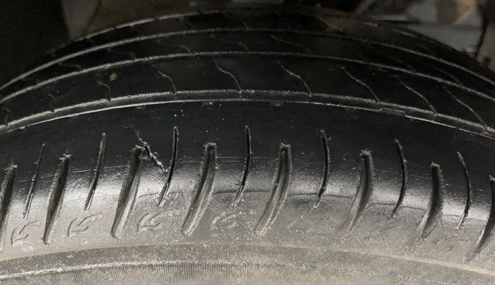2021 Maruti Vitara Brezza LXI, Petrol, Manual, 52,923 km, Right Front Tyre Tread