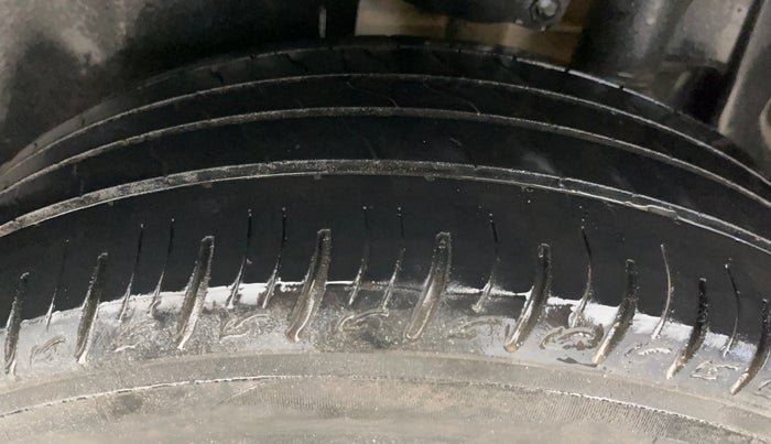2021 Maruti Vitara Brezza LXI, Petrol, Manual, 52,923 km, Left Rear Tyre Tread