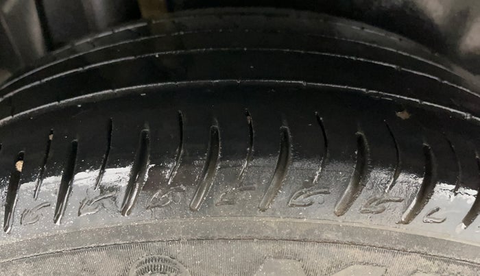 2021 Maruti Vitara Brezza LXI, Petrol, Manual, 52,923 km, Right Rear Tyre Tread