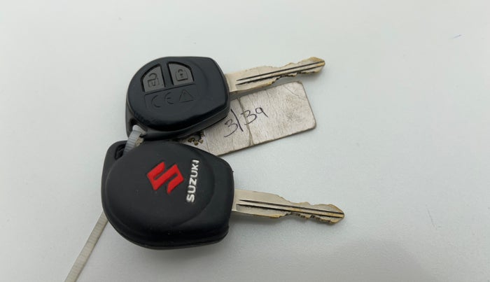 2021 Maruti Vitara Brezza LXI, Petrol, Manual, 52,923 km, Key Close Up