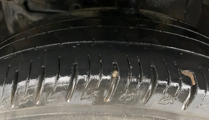 2021 Maruti Vitara Brezza LXI, Petrol, Manual, 52,923 km, Left Front Tyre Tread
