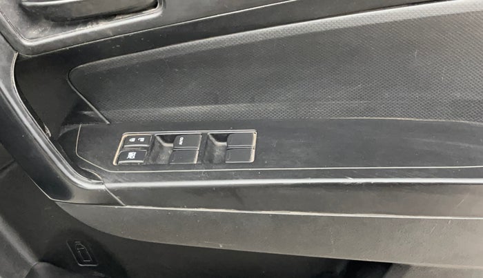 2021 Maruti Vitara Brezza LXI, Petrol, Manual, 52,923 km, Driver Side Door Panels Control