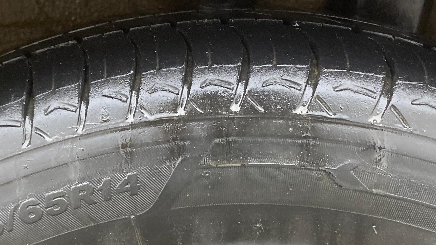 2016 Hyundai Grand i10 ASTA AT 1.2 KAPPA VTVT, Petrol, Automatic, 1,00,343 km, Left Rear Tyre Tread