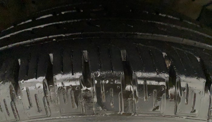 2015 Honda CRV 2.0L I-VTEC 2WD AT, Petrol, Automatic, 1,07,342 km, Right Front Tyre Tread