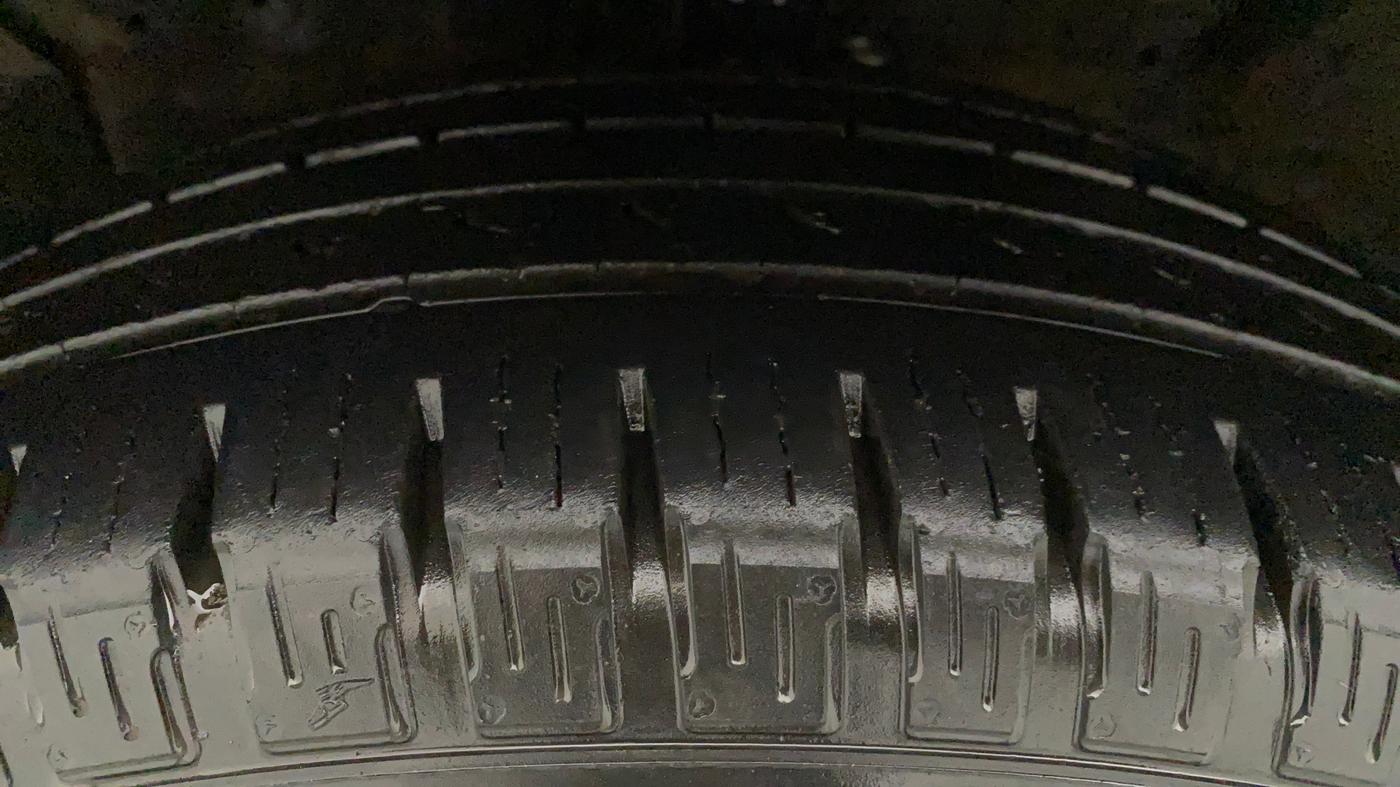 2015 Honda CRV 2.0L I-VTEC 2WD AT, Petrol, Automatic, 1,07,342 km, Left Front Tyre Tread