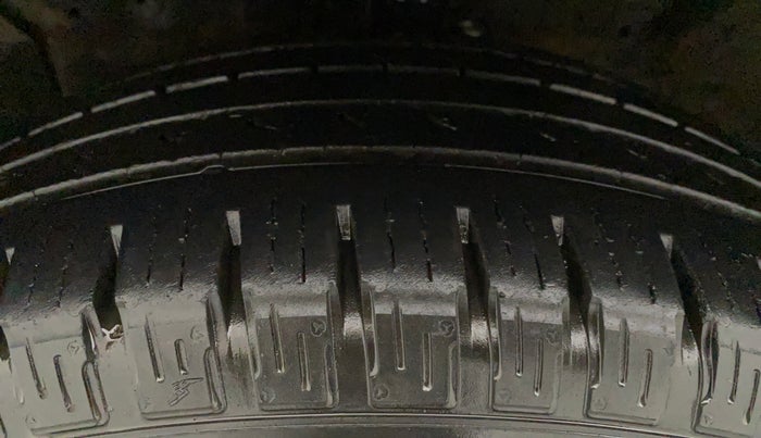 2015 Honda CRV 2.0L I-VTEC 2WD AT, Petrol, Automatic, 1,07,342 km, Left Front Tyre Tread