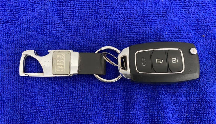 2015 Honda CRV 2.0L I-VTEC 2WD AT, Petrol, Automatic, 1,07,342 km, Key Close Up