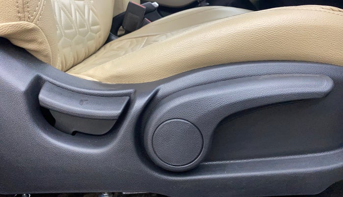 2019 Hyundai Elite i20 SPORTZ PLUS 1.2, Petrol, Manual, 38,273 km, Driver Side Adjustment Panel