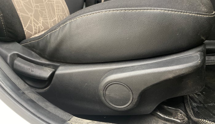 2013 Hyundai Grand i10 ASTA 1.2 KAPPA VTVT, Petrol, Manual, 53,465 km, Driver Side Adjustment Panel