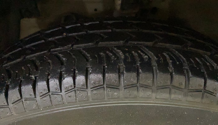 2017 Maruti Swift VXI, Petrol, Manual, 49,782 km, Left Front Tyre Tread