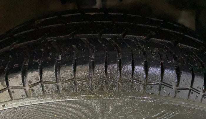 2017 Maruti Swift VXI, Petrol, Manual, 49,782 km, Right Front Tyre Tread