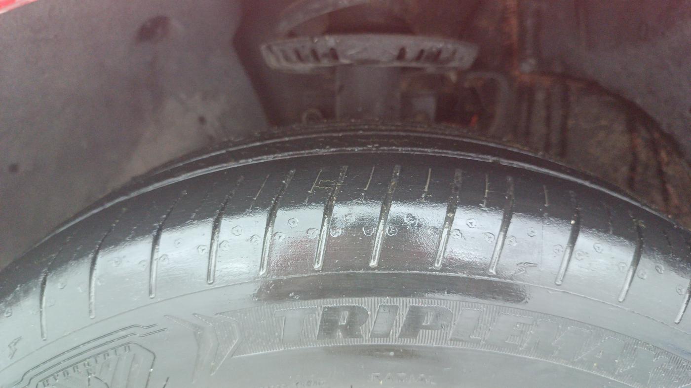 2015 Volkswagen Polo GT TSI AT, Petrol, Automatic, 1,00,034 km, Left Front Tyre Tread