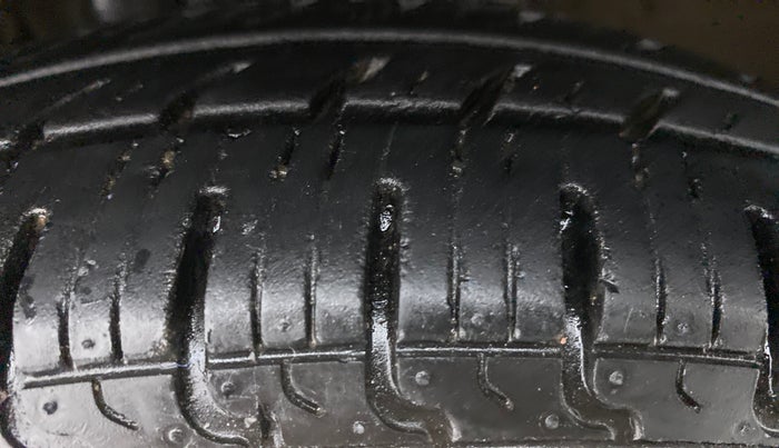 2019 Renault Kwid 1.0 RXT Opt AT, Petrol, Automatic, 11,043 km, Left Front Tyre Tread