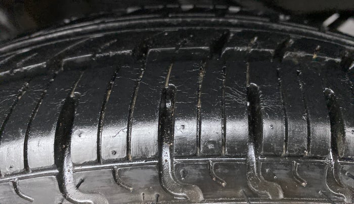 2019 Renault Kwid 1.0 RXT Opt AT, Petrol, Automatic, 11,043 km, Right Rear Tyre Tread