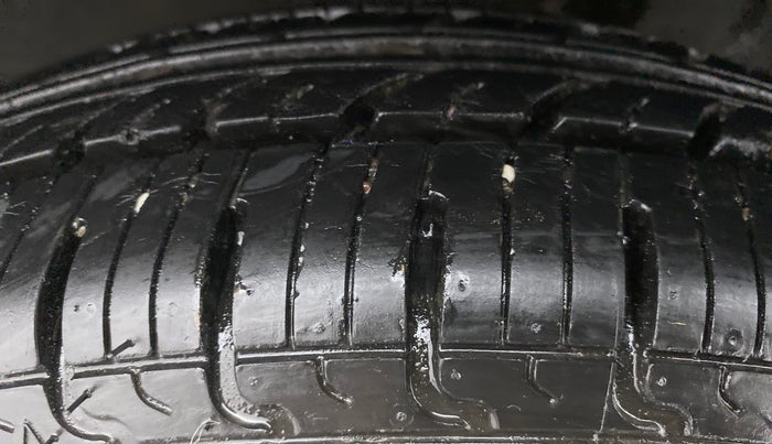 2019 Renault Kwid 1.0 RXT Opt AT, Petrol, Automatic, 11,043 km, Left Rear Tyre Tread